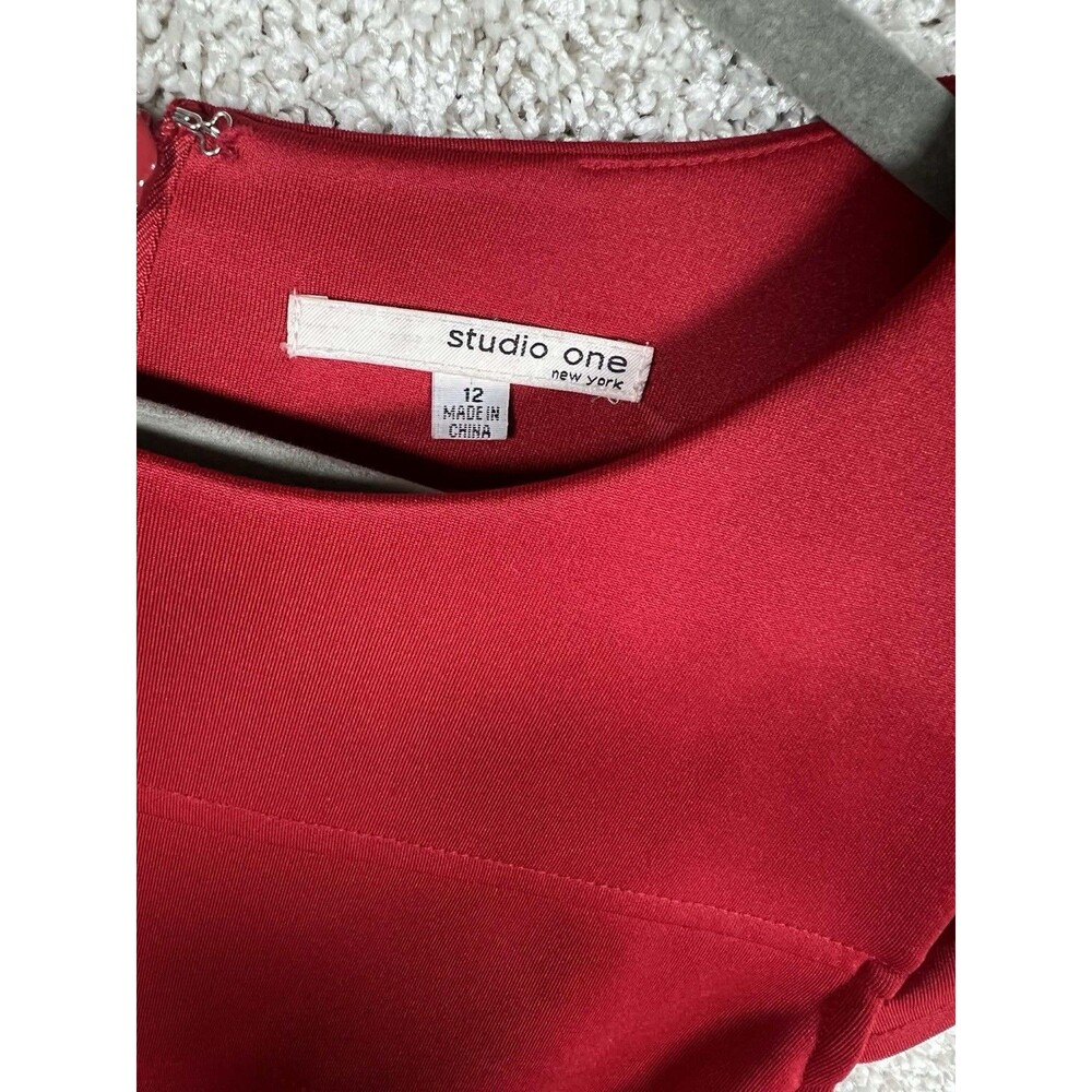 Studio One New York Red Sheath Dress Pleated Zip Size 12 Knee Length - Picture 3 of 7